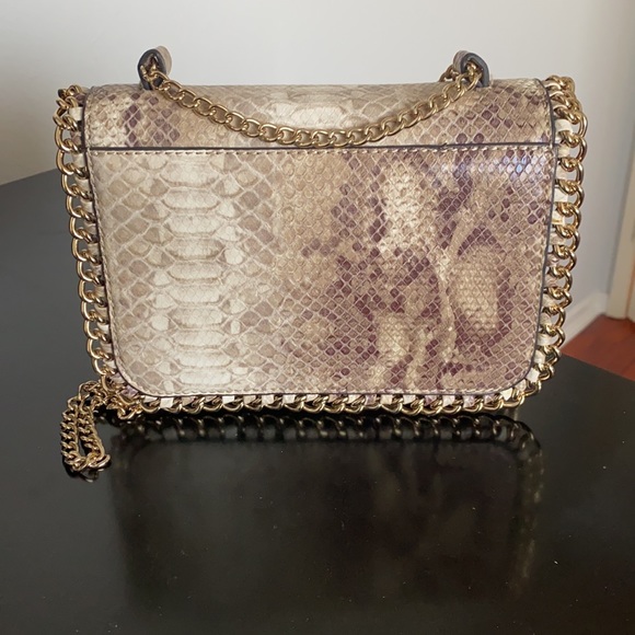 Guess mini crossbody/ shoulder chain bag - Picture 4 of 7